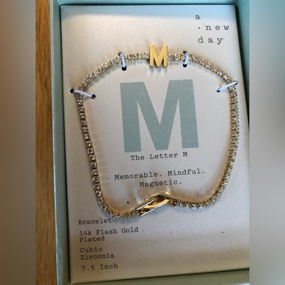 M bracelet new in box - Picture 2 of 5